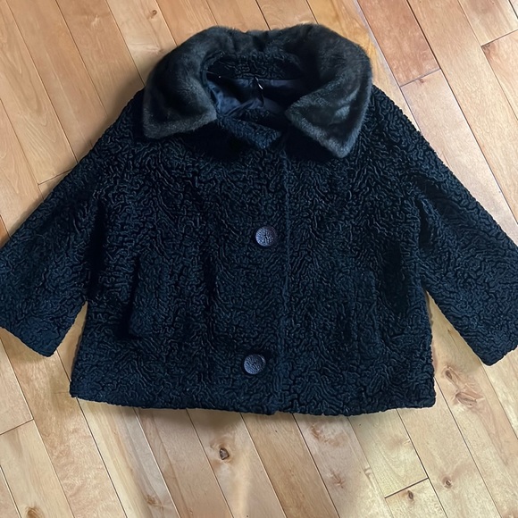 Gorgeous cropped faux fur jacket. - Picture 1 of 6